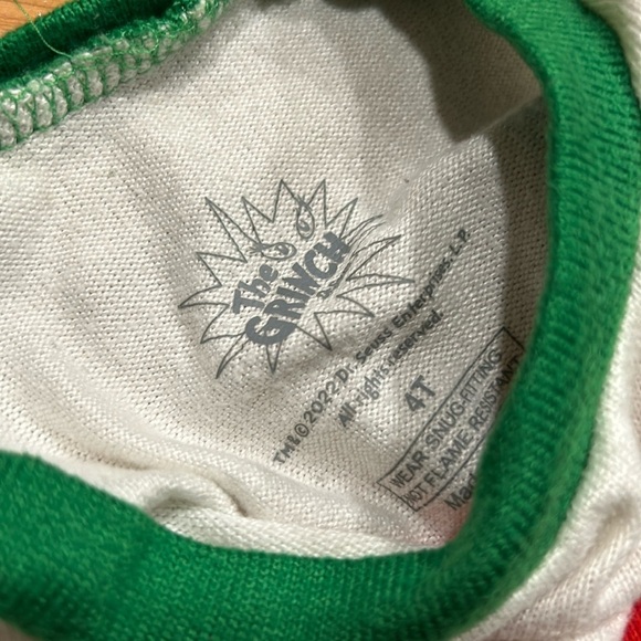 The grinch 4 T 2 piece - pulling noted - Picture 4 of 4